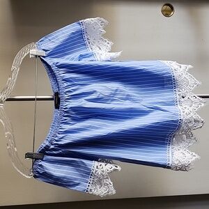 "Forever 21" Off the shoulder top 💙